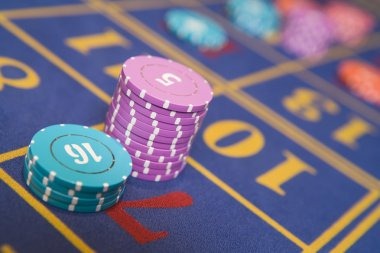 indotogel chat Mega Wheel live studio with multiple players at the table